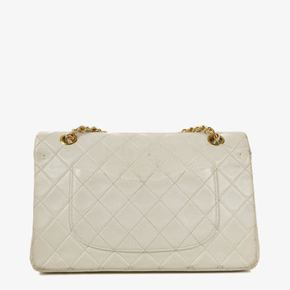 Chanel Mittelgroße Classic Vintage Double Flap Tasche aus gestepptem Lammleder in Weiß mit 24K vergoldeten Beschlägen