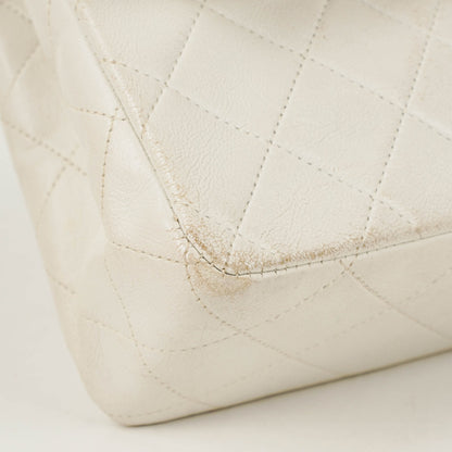 Chanel Mittelgroße Classic Vintage Double Flap Tasche aus gestepptem Lammleder in Weiß mit 24K vergoldeten Beschlägen
