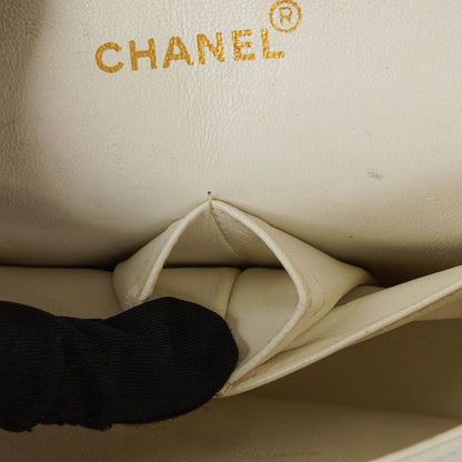Chanel Mittelgroße Classic Vintage Double Flap Tasche aus gestepptem Lammleder in Weiß mit 24K vergoldeten Beschlägen