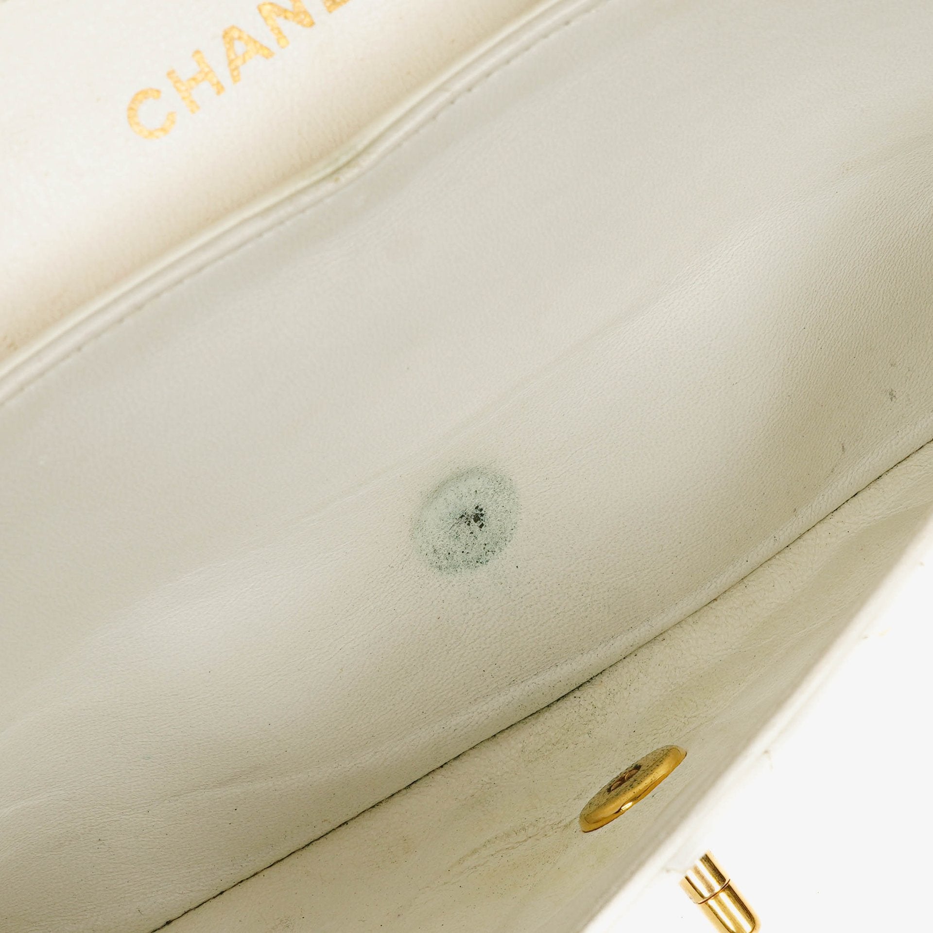 Chanel Mittelgroße Classic Vintage Double Flap Tasche aus gestepptem Lammleder in Weiß mit 24K vergoldeten Beschlägen