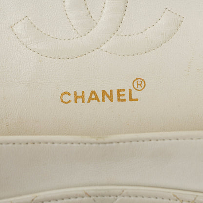 Chanel Mittelgroße Classic Vintage Double Flap Tasche aus gestepptem Lammleder in Weiß mit 24K vergoldeten Beschlägen