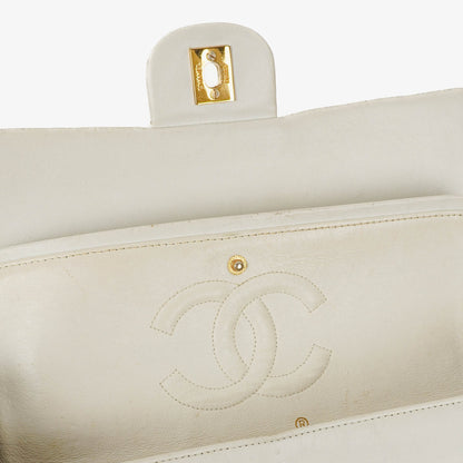 Chanel Mittelgroße Classic Vintage Double Flap Tasche aus gestepptem Lammleder in Weiß mit 24K vergoldeten Beschlägen