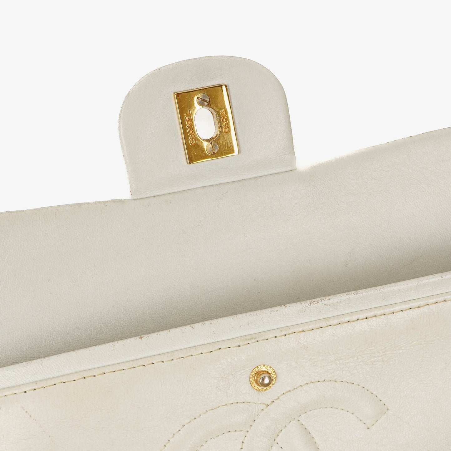 Chanel Mittelgroße Classic Vintage Double Flap Tasche aus gestepptem Lammleder in Weiß mit 24K vergoldeten Beschlägen