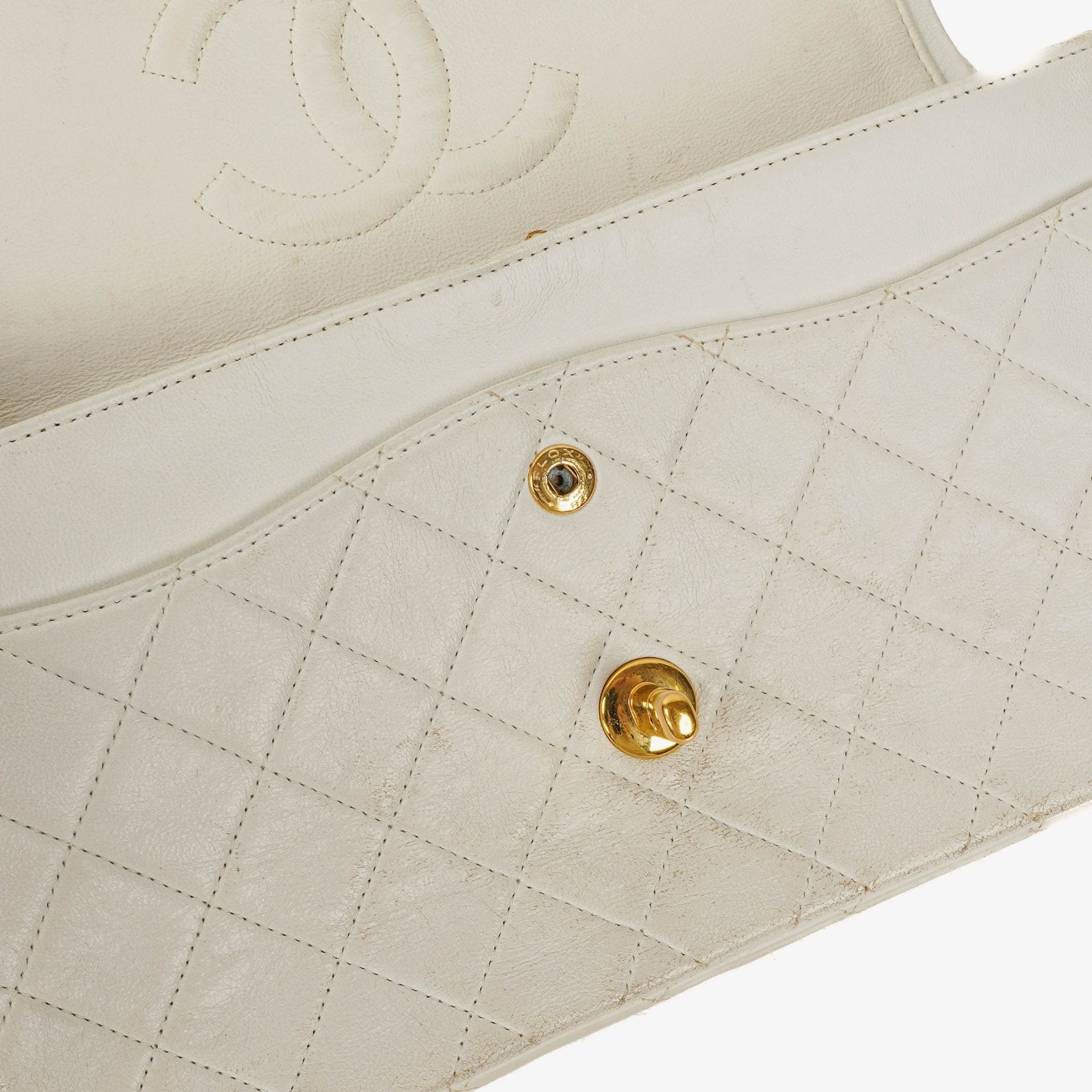 Chanel Mittelgroße Classic Vintage Double Flap Tasche aus gestepptem Lammleder in Weiß mit 24K vergoldeten Beschlägen