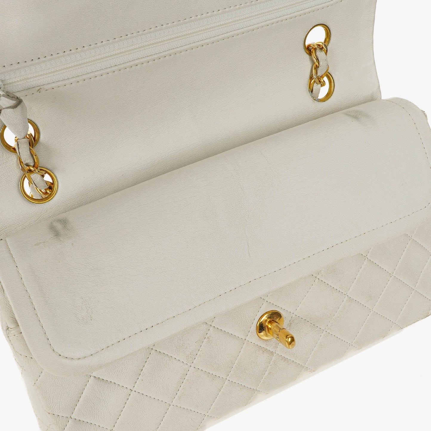 Chanel Mittelgroße Classic Vintage Double Flap Tasche aus gestepptem Lammleder in Weiß mit 24K vergoldeten Beschlägen