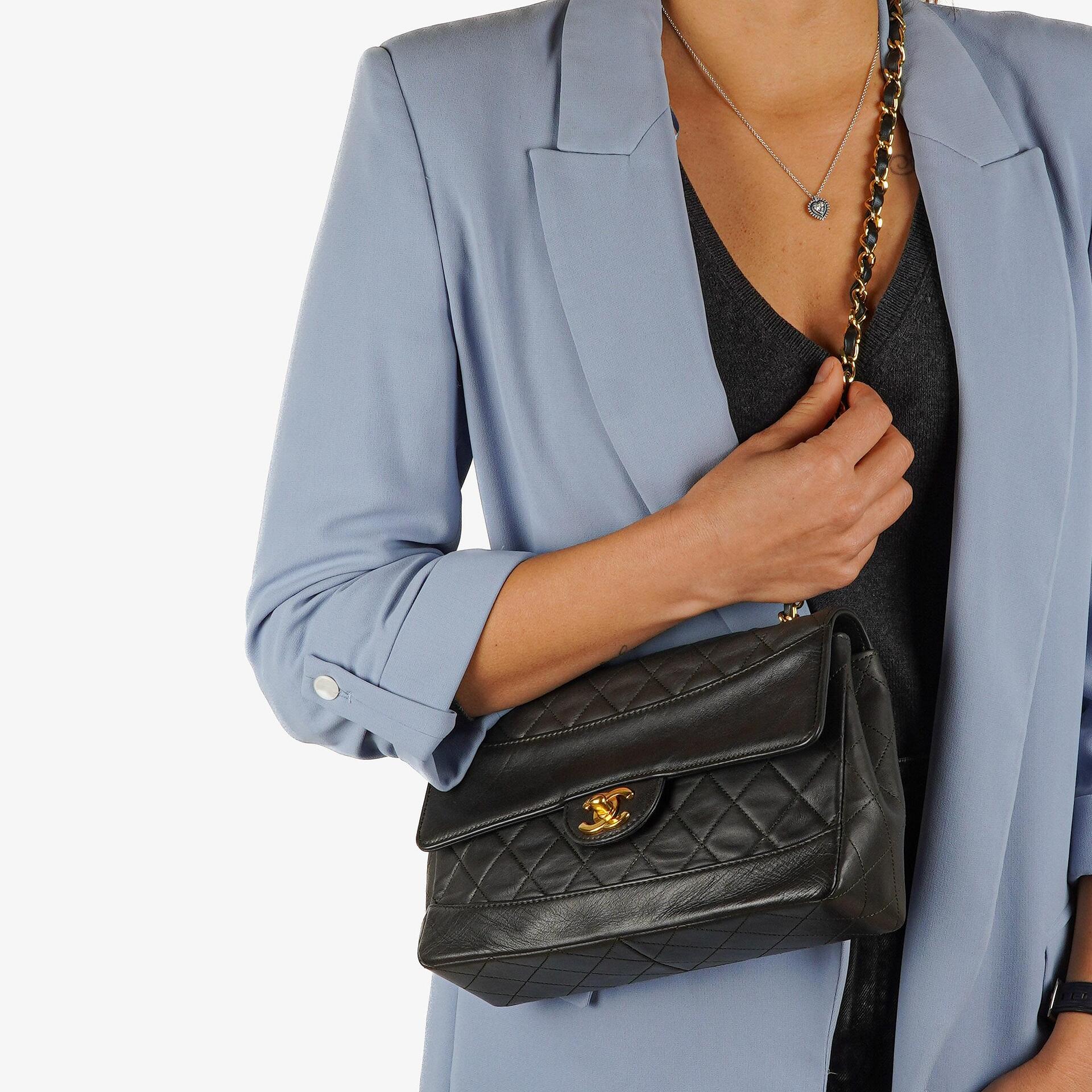 Chanel Medium Classic Vintage Single Flap Bag Gequiltetes Lammleder 24K Goldbeschläge