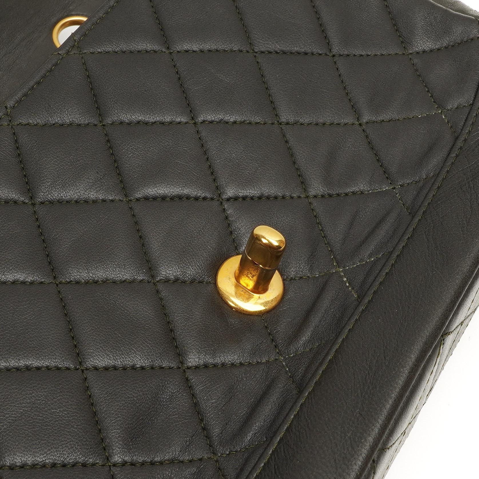 Chanel Medium Classic Vintage Single Flap Bag Gequiltetes Lammleder 24K Goldbeschläge