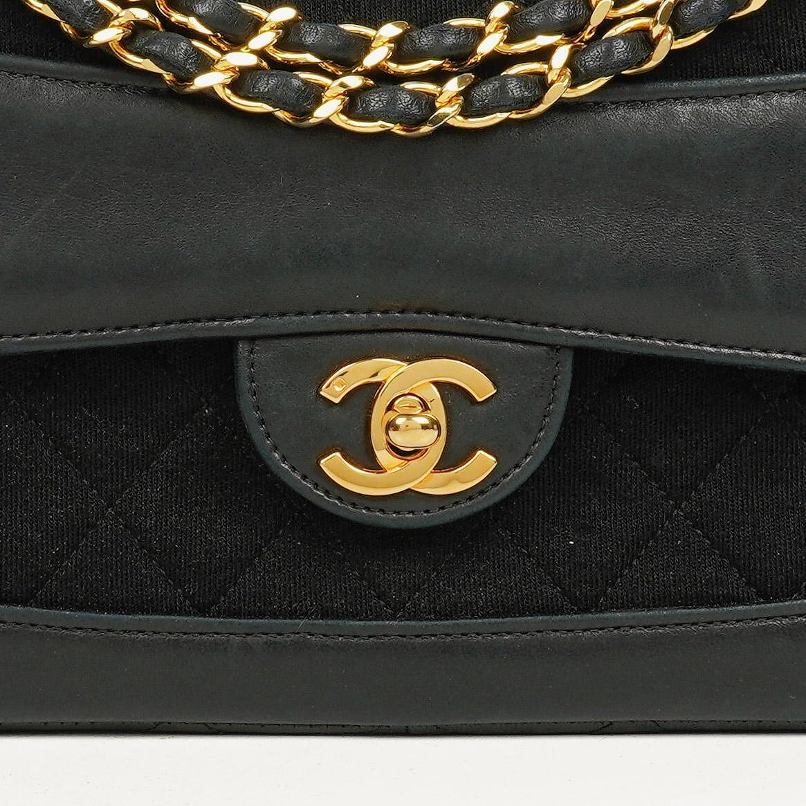 Chanel Medium Classic Vintage Single Flap Tasche aus gestepptem Lammleder und Jersey mit 24K vergoldeten Beschlägen