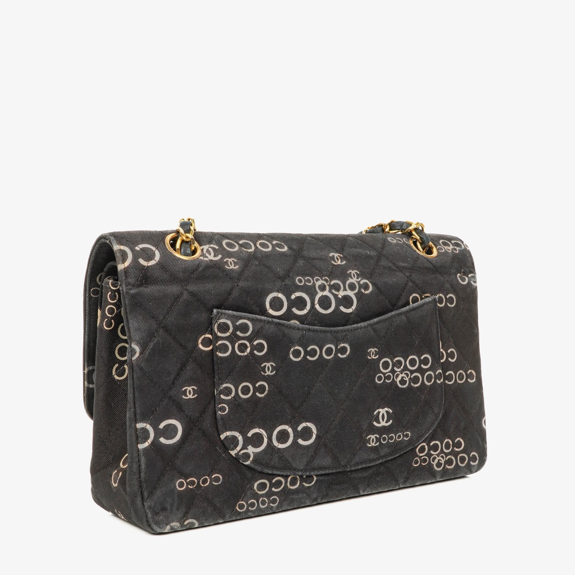 Chanel Coco Medium Double Flap Tasche aus gestepptem bedrucktem Canvas in Schwarz und Weiß