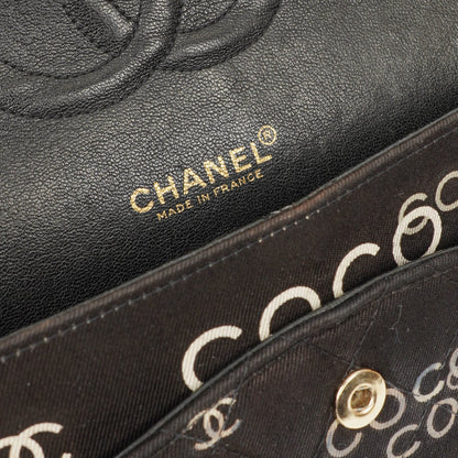 Chanel Coco Medium Double Flap Tasche aus gestepptem bedrucktem Canvas in Schwarz und Weiß