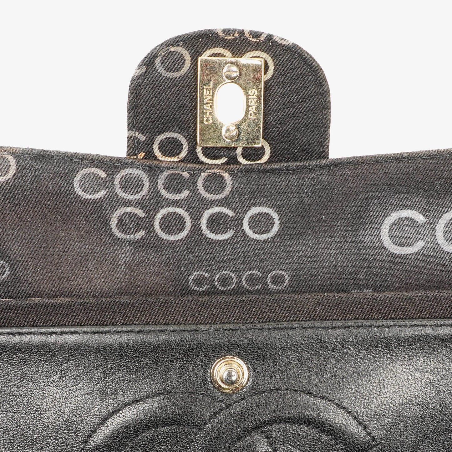 Chanel Coco Medium Double Flap Tasche aus gestepptem bedrucktem Canvas in Schwarz und Weiß