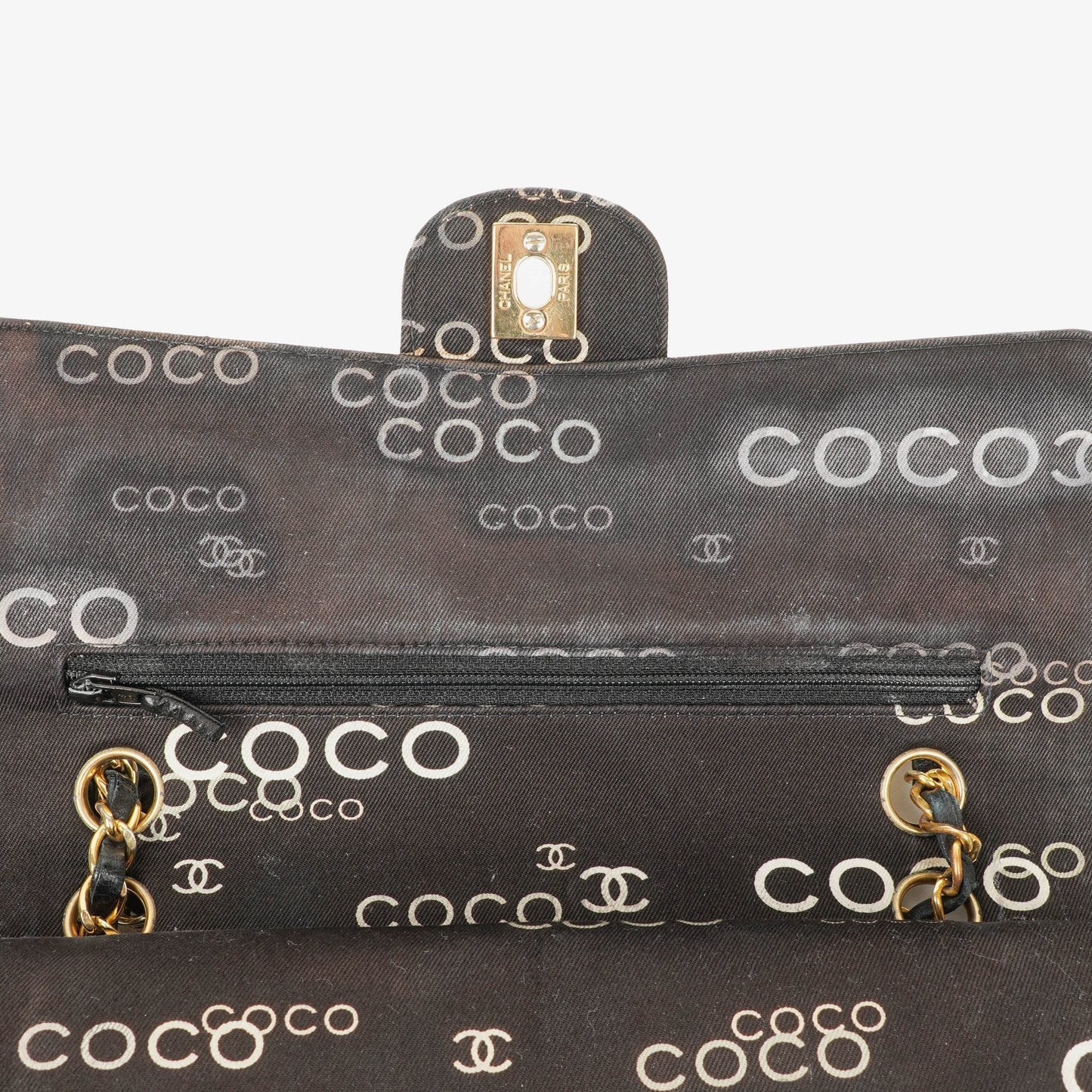 Chanel Coco Medium Double Flap Tasche aus gestepptem bedrucktem Canvas in Schwarz und Weiß
