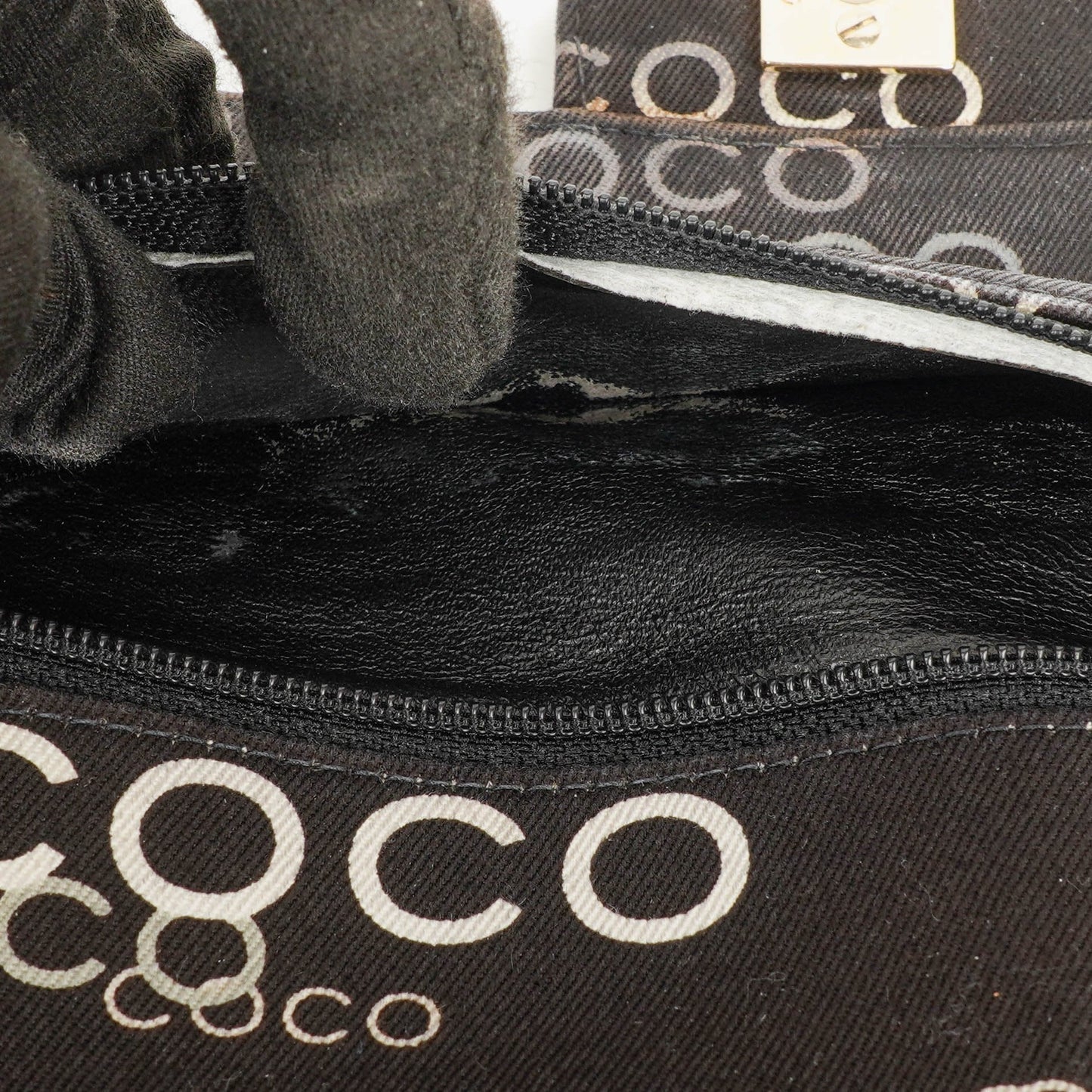 Chanel Coco Medium Double Flap Tasche aus gestepptem bedrucktem Canvas in Schwarz und Weiß