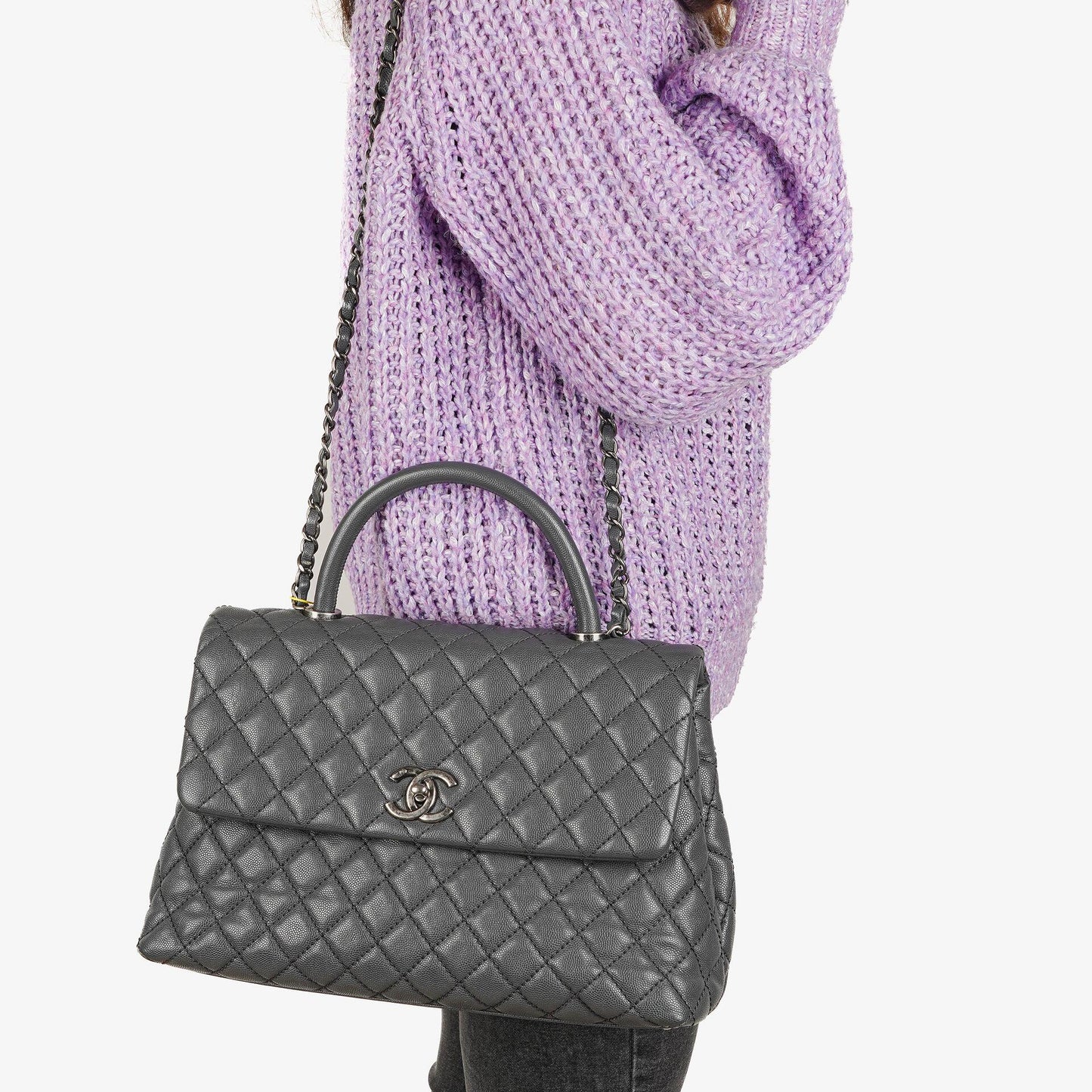 Chanel Medium Coco Handle Henkeltasche aus grauem gestepptem Caviar Leder