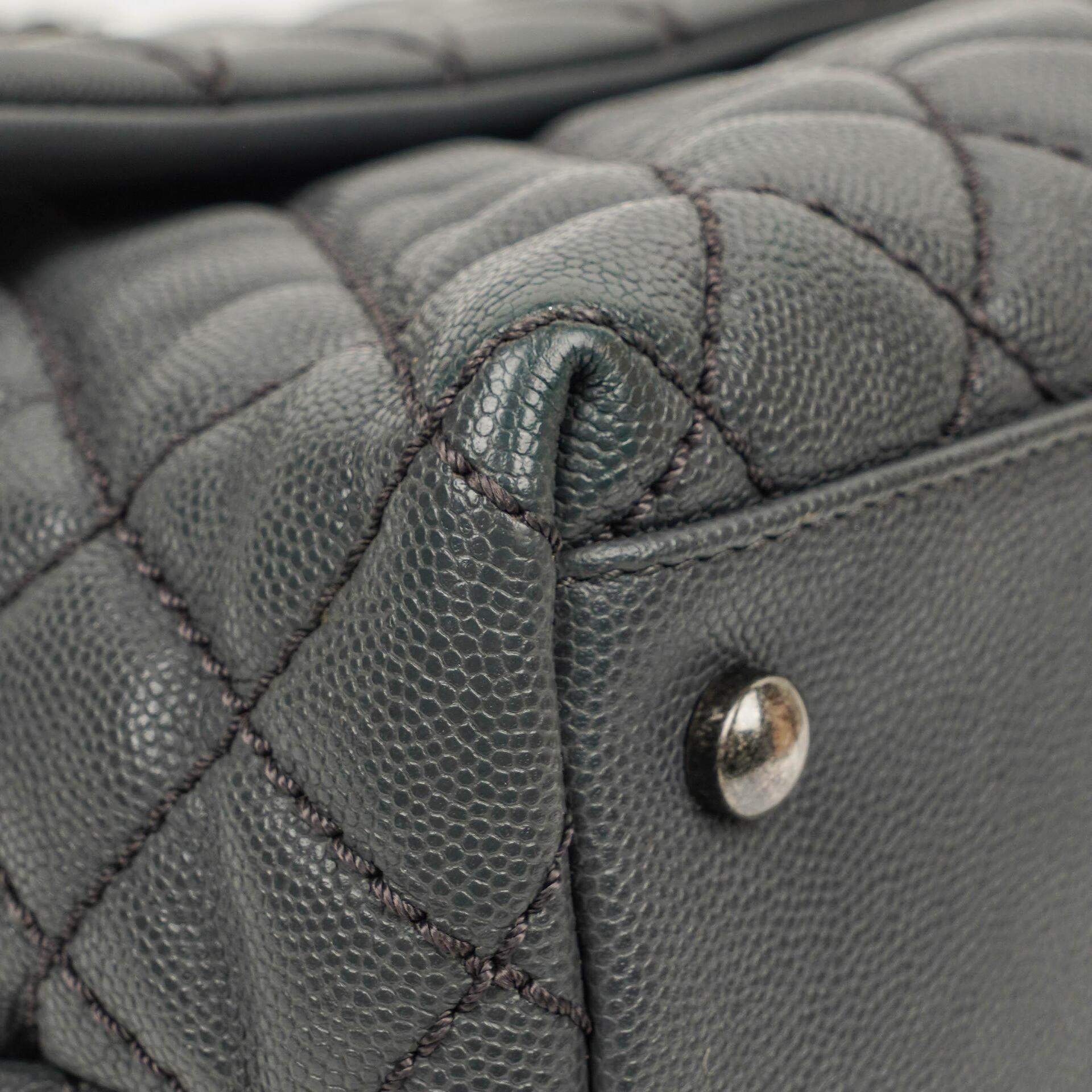 Chanel Medium Coco Handle Henkeltasche aus grauem gestepptem Caviar Leder