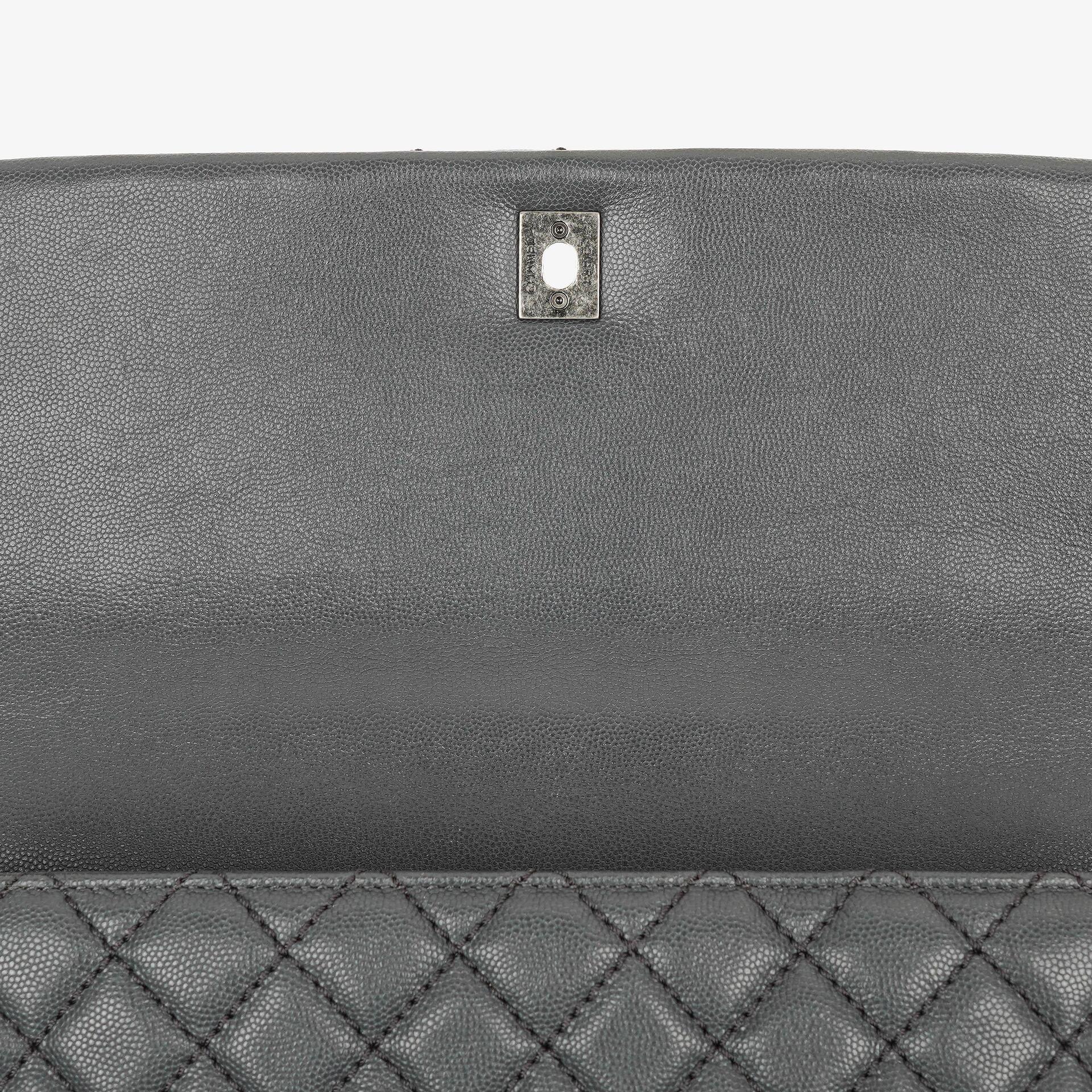 Chanel Medium Coco Handle Henkeltasche aus grauem gestepptem Caviar Leder