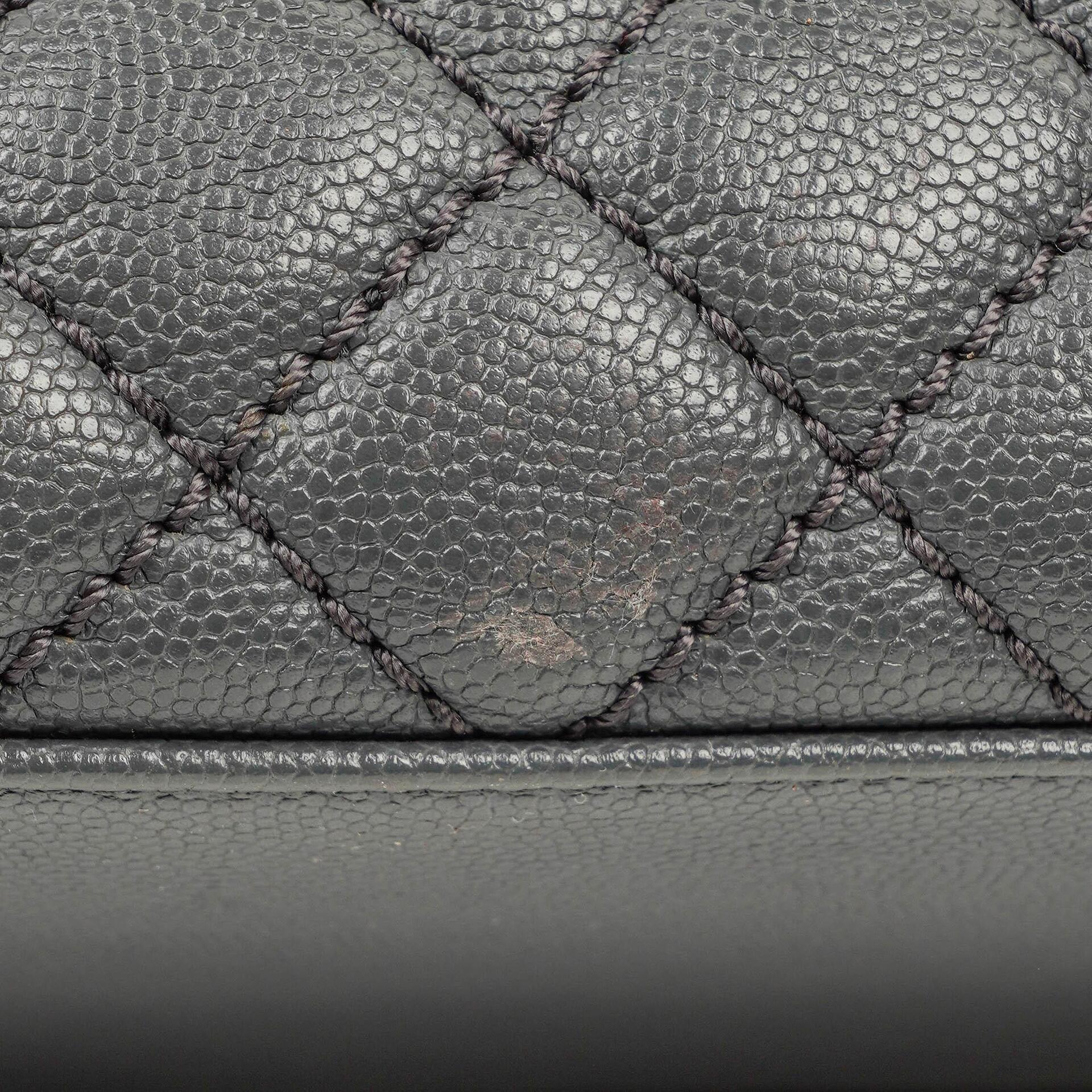Chanel Medium Coco Handle Henkeltasche aus grauem gestepptem Caviar Leder