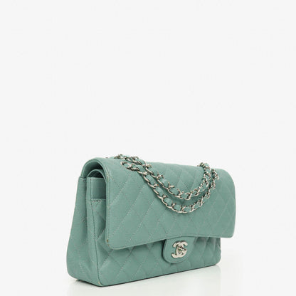 Chanel Medium Double Flap Tasche aus gestepptem Kaviarleder mit silberfarbenen Beschlägen