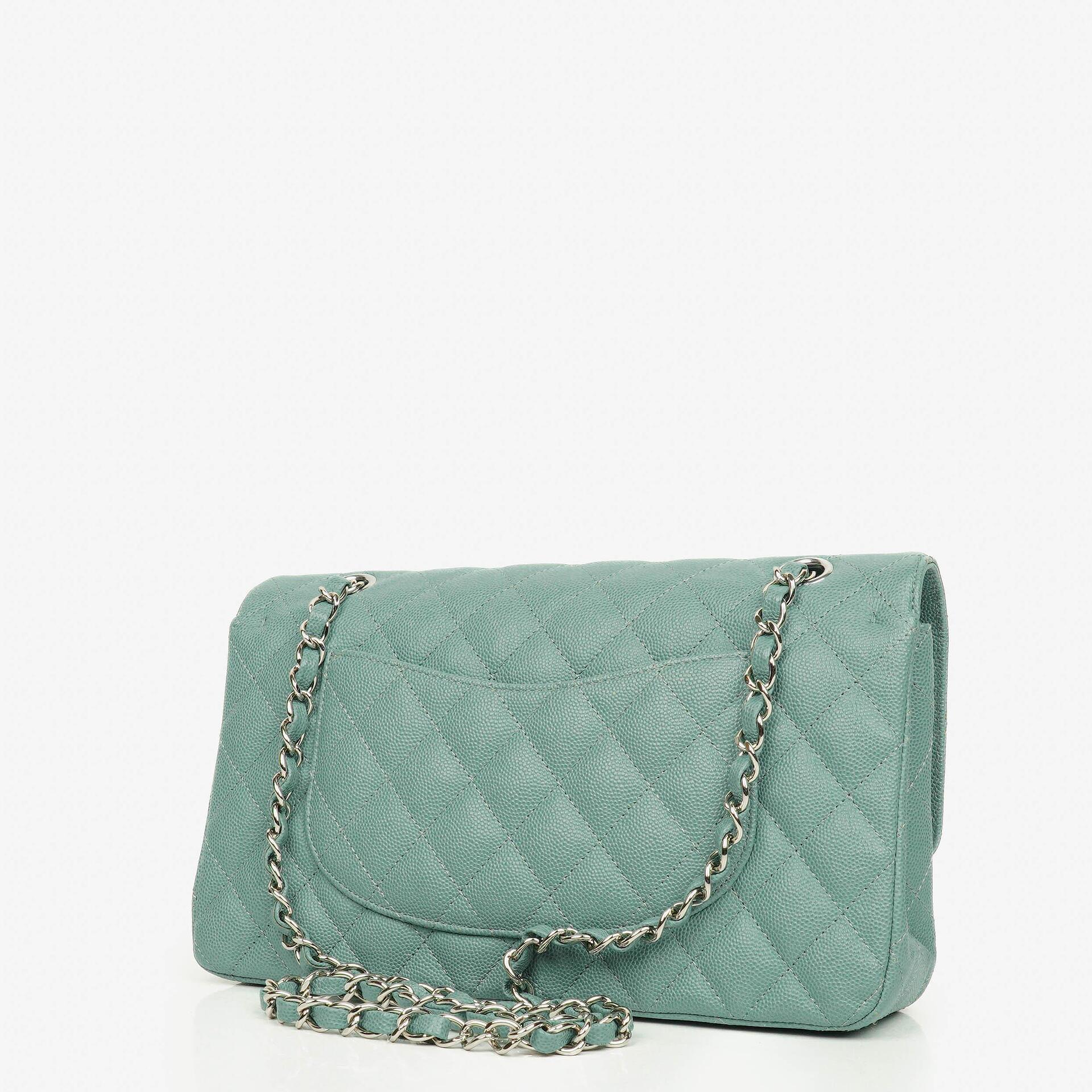 Chanel Medium Double Flap Tasche aus gestepptem Kaviarleder mit silberfarbenen Beschlägen