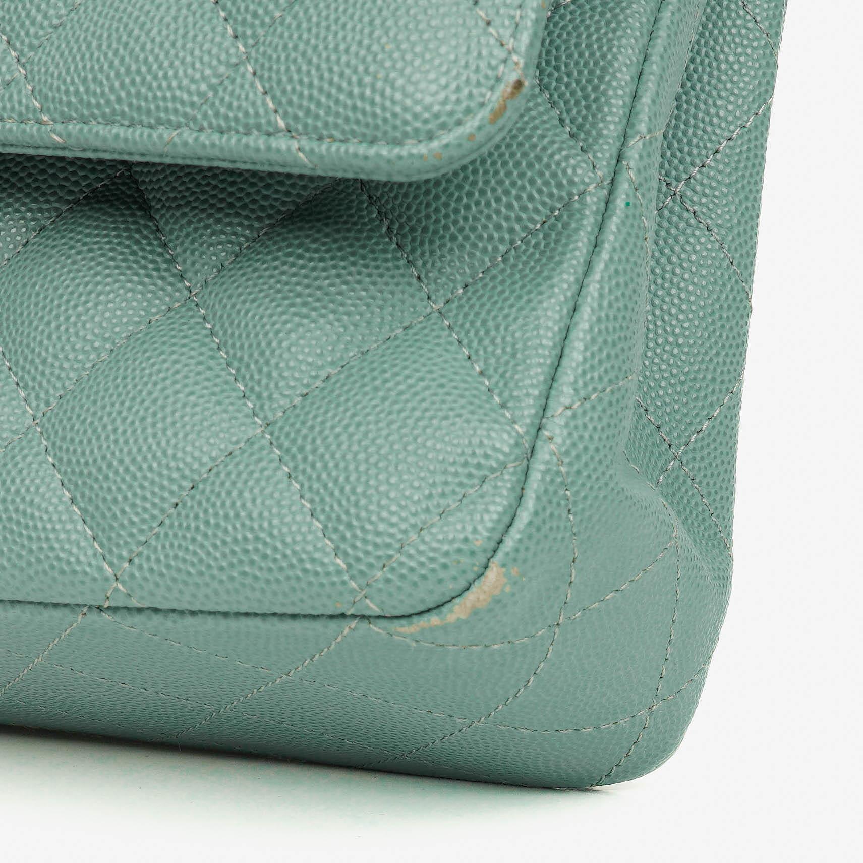 Chanel Medium Double Flap Tasche aus gestepptem Kaviarleder mit silberfarbenen Beschlägen