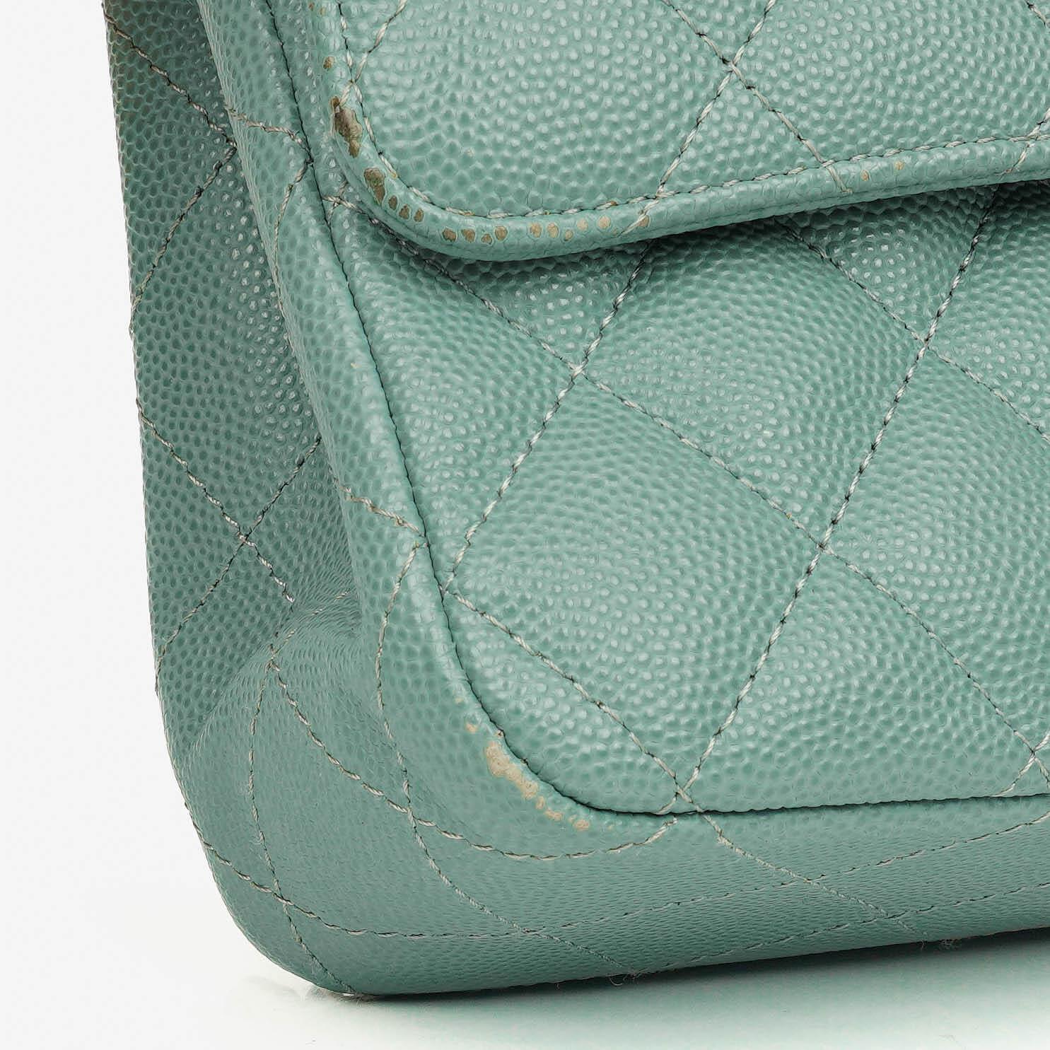 Chanel Medium Double Flap Tasche aus gestepptem Kaviarleder mit silberfarbenen Beschlägen