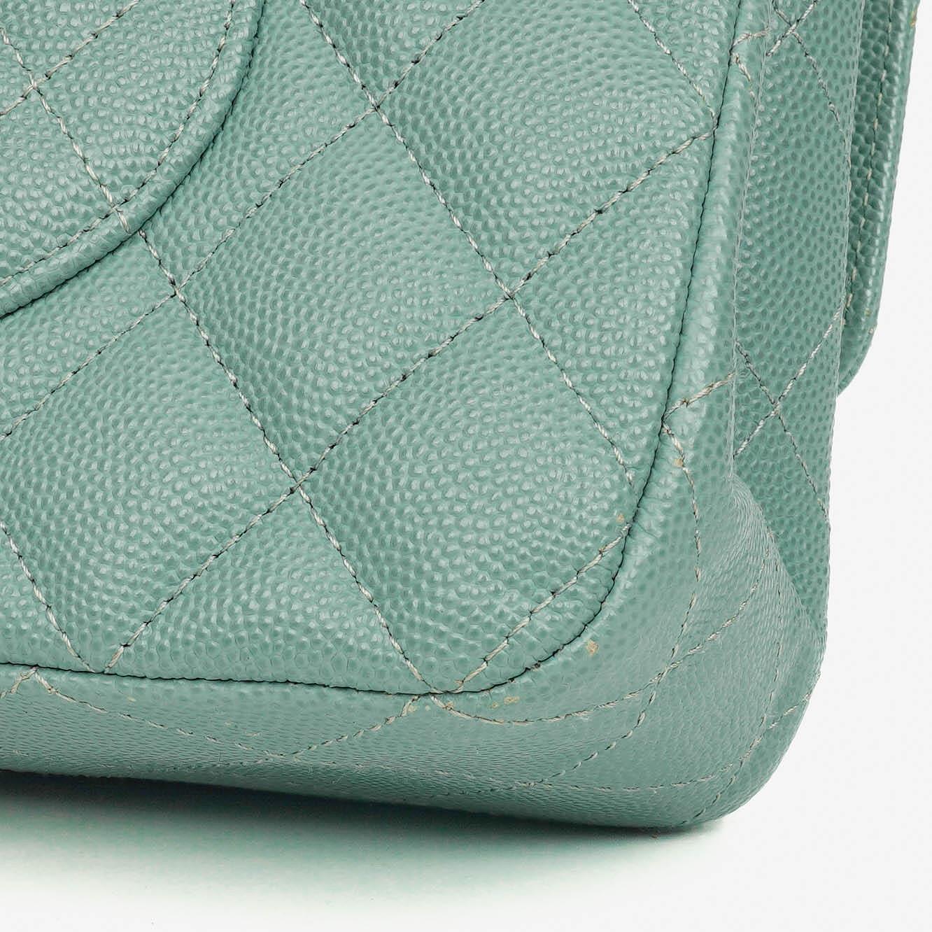 Chanel Medium Double Flap Tasche aus gestepptem Kaviarleder mit silberfarbenen Beschlägen