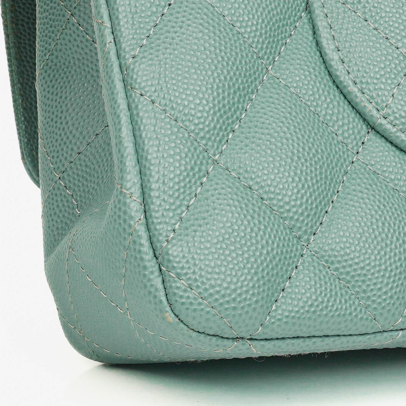 Chanel Medium Double Flap Tasche aus gestepptem Kaviarleder mit silberfarbenen Beschlägen