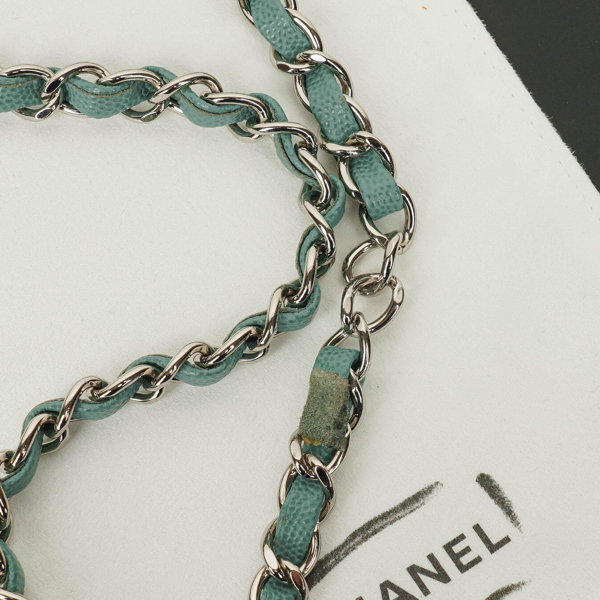 Chanel Medium Double Flap Tasche aus gestepptem Kaviarleder mit silberfarbenen Beschlägen