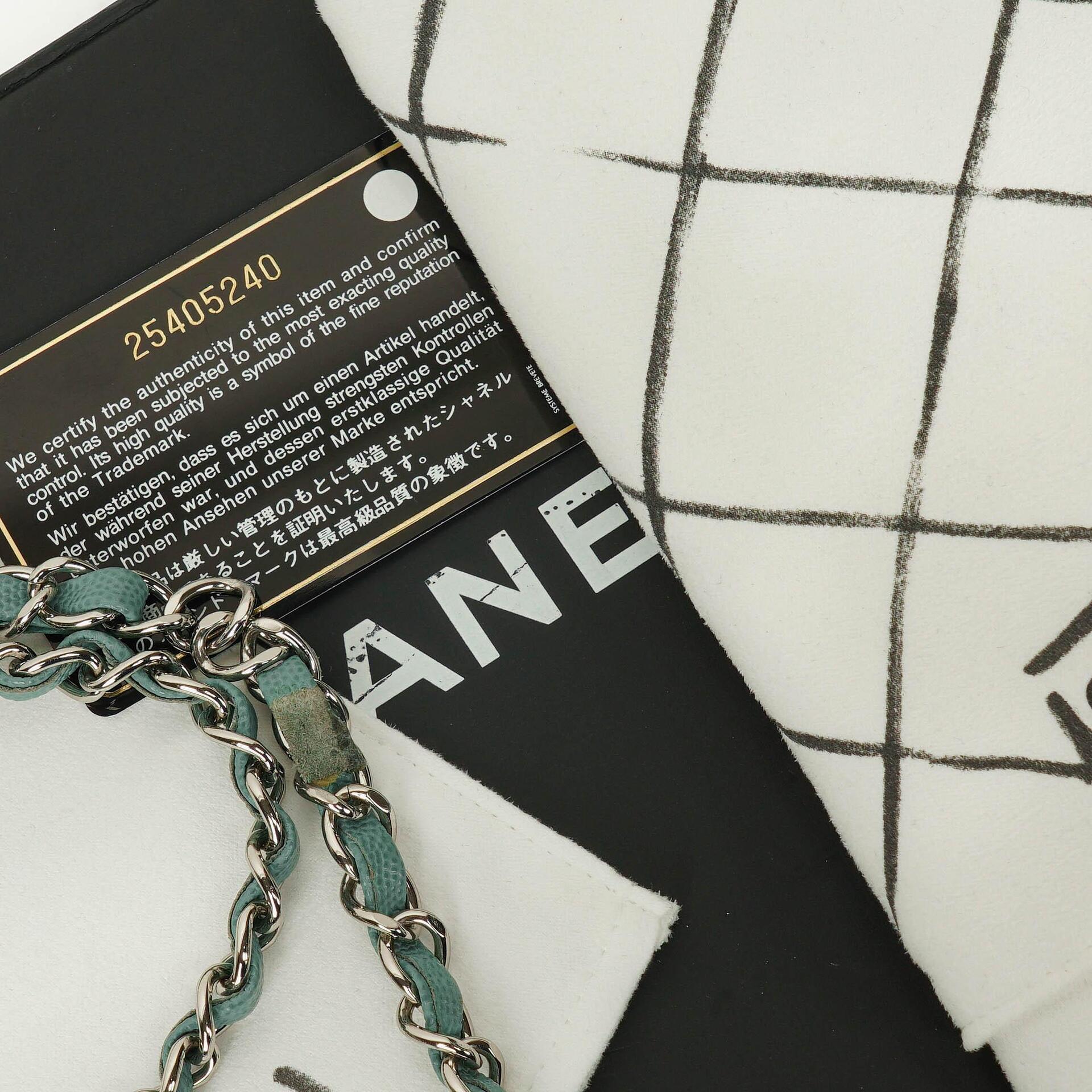 Chanel Medium Double Flap Tasche aus gestepptem Kaviarleder mit silberfarbenen Beschlägen