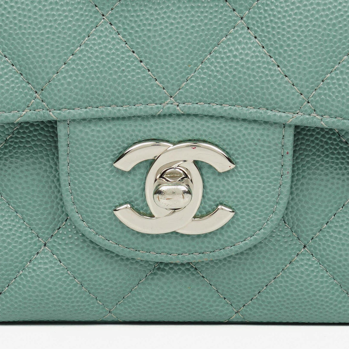 Chanel Medium Double Flap Tasche aus gestepptem Kaviarleder mit silberfarbenen Beschlägen