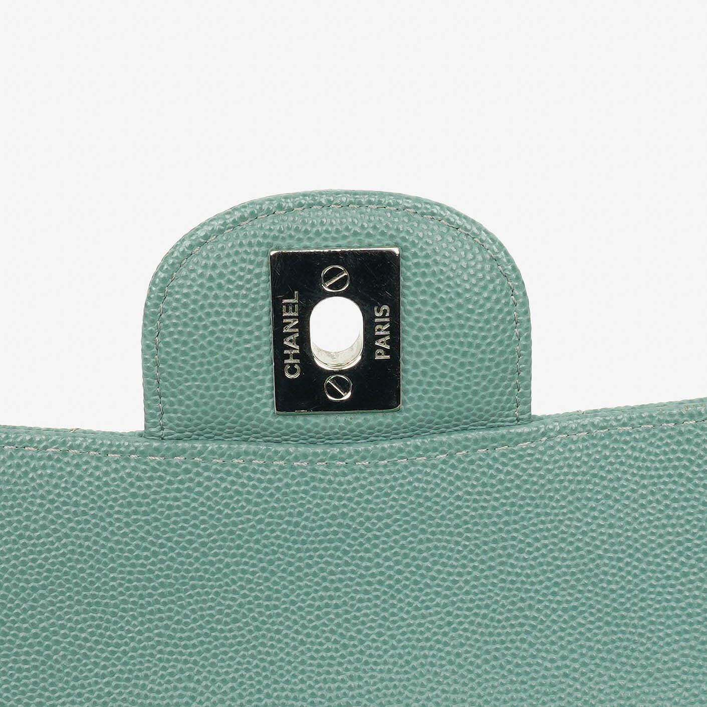 Chanel Medium Double Flap Tasche aus gestepptem Kaviarleder mit silberfarbenen Beschlägen
