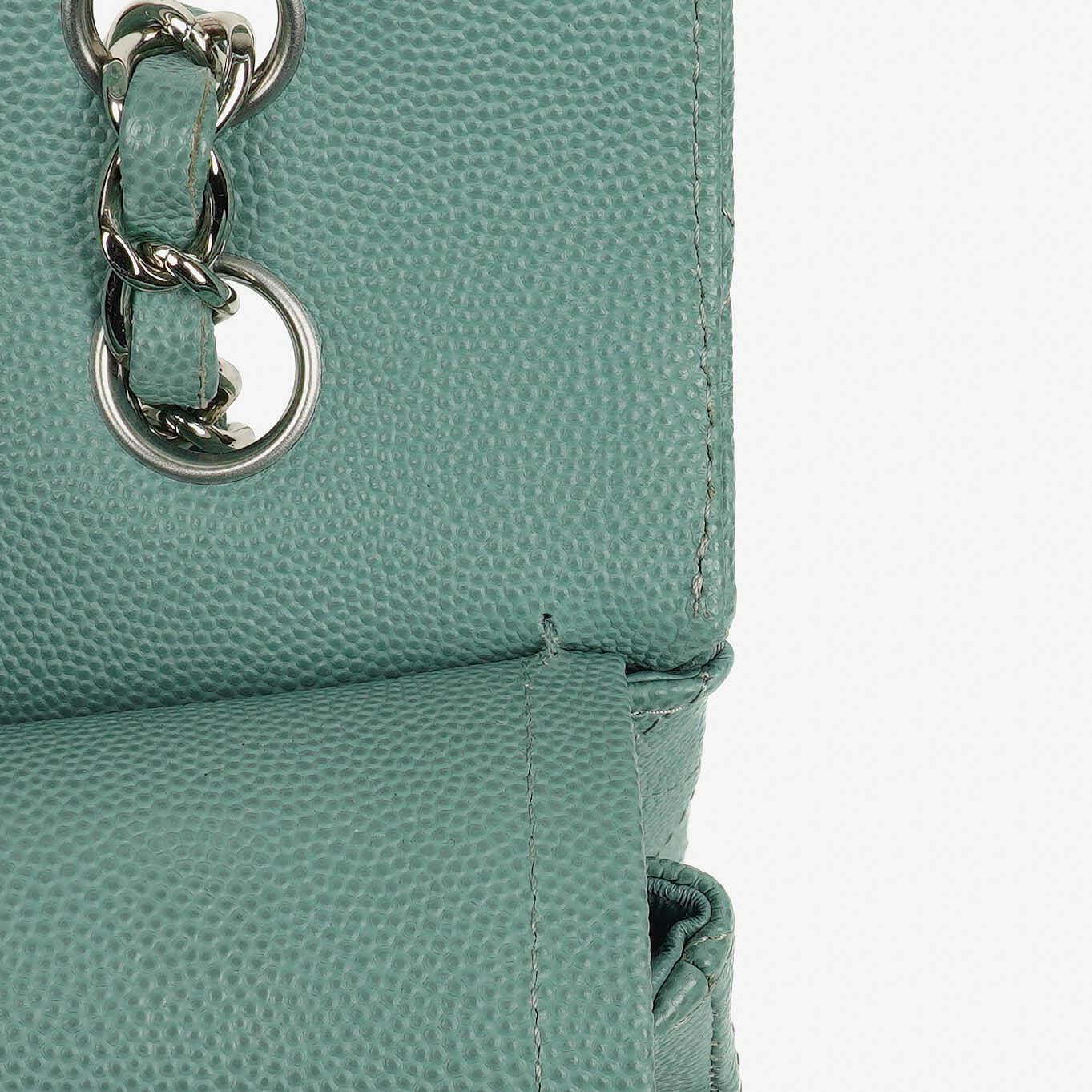 Chanel Medium Double Flap Tasche aus gestepptem Kaviarleder mit silberfarbenen Beschlägen