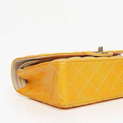 Chanel Mittelgroße Doppelklappe Tasche Gestepptes Lackleder mit silberfarbenen Beschlägen