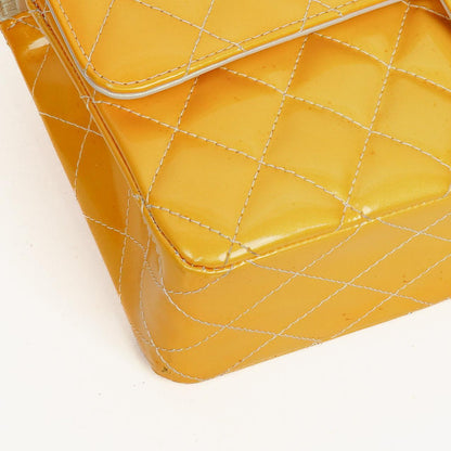 Chanel Mittelgroße Doppelklappe Tasche Gestepptes Lackleder mit silberfarbenen Beschlägen