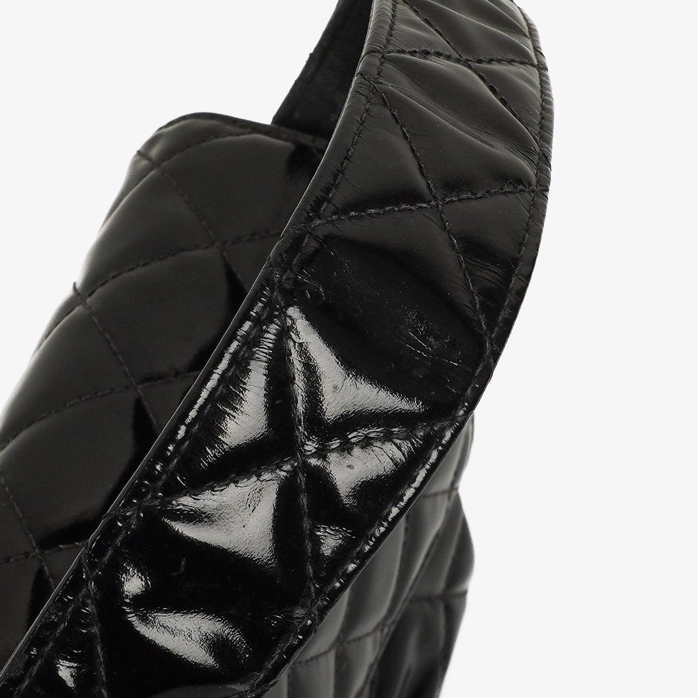 Chanel Mittelgroße Doppelseitige Klappentasche Schwarz Stepp Lackleder 24K Vergoldete Beschläge