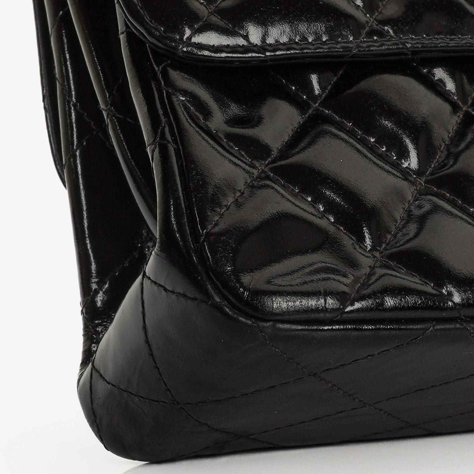Chanel Mittelgroße Doppelseitige Klappentasche Schwarz Stepp Lackleder 24K Vergoldete Beschläge