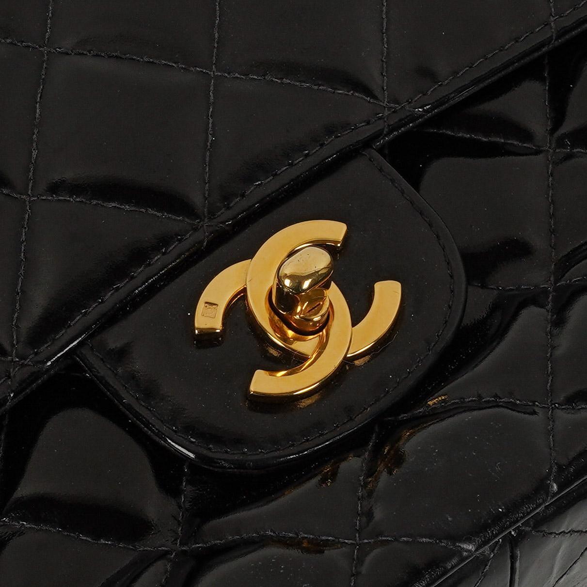 Chanel Mittelgroße Doppelseitige Klappentasche Schwarz Stepp Lackleder 24K Vergoldete Beschläge