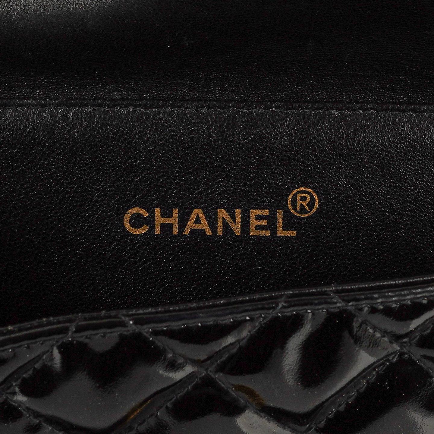 Chanel Mittelgroße Doppelseitige Klappentasche Schwarz Stepp Lackleder 24K Vergoldete Beschläge