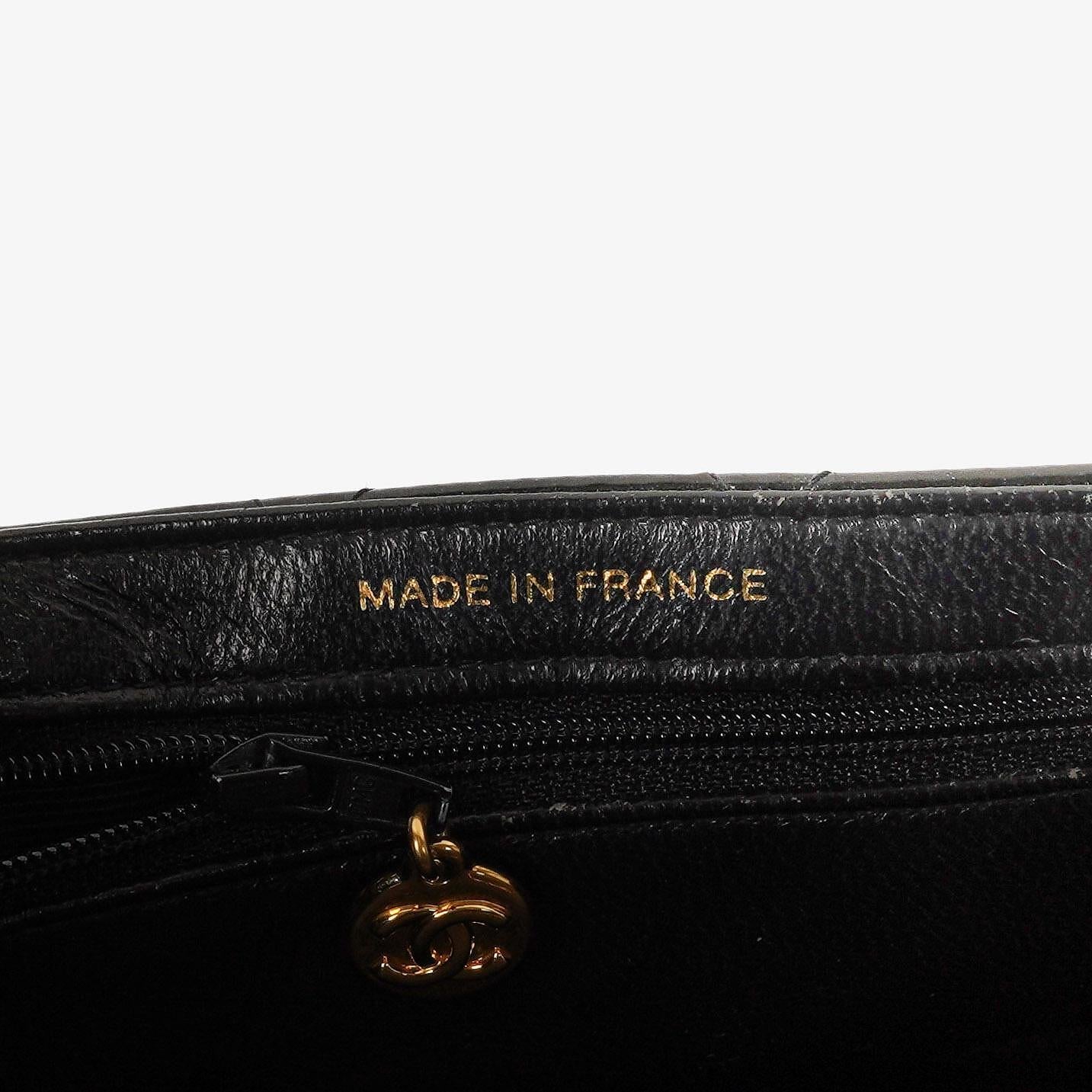 Chanel Mittelgroße Doppelseitige Klappentasche Schwarz Stepp Lackleder 24K Vergoldete Beschläge