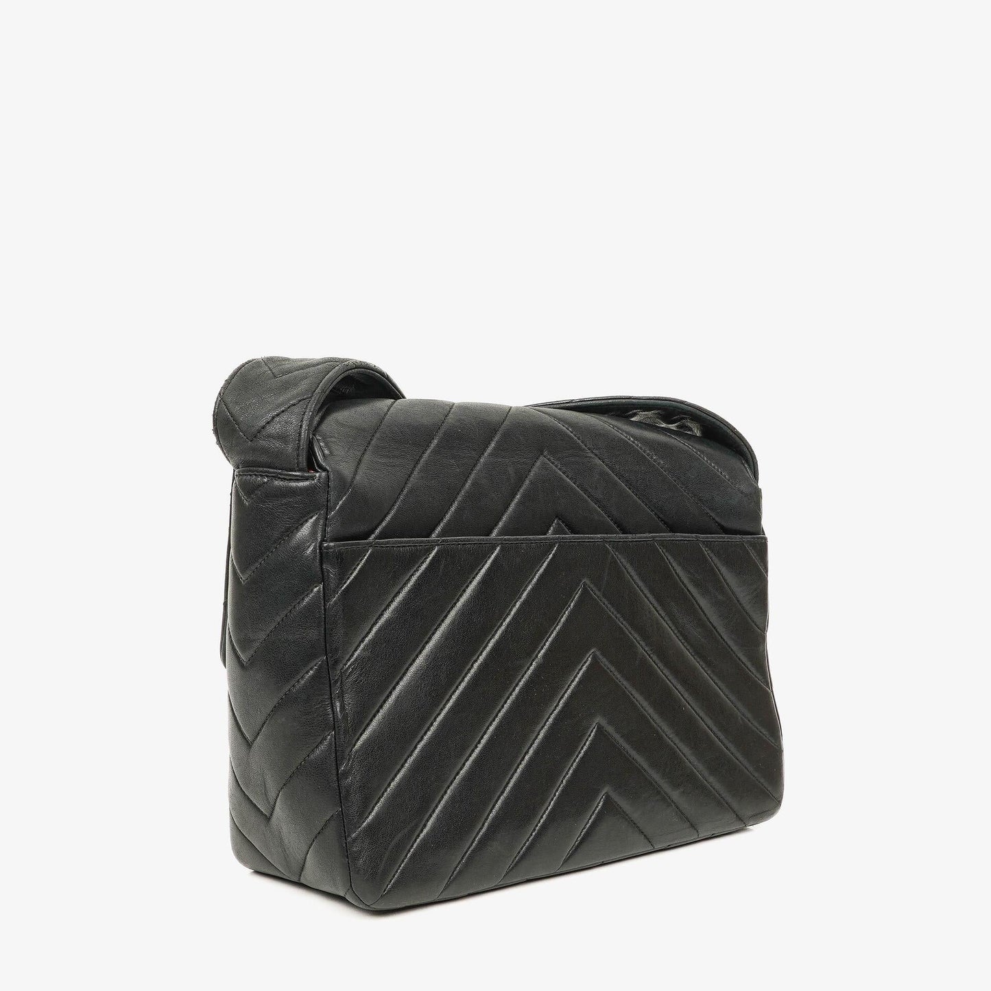 Chanel Medium Flap Tasche aus schwarzem Chevron-Lammleder mit 24K vergoldeten Beschlägen