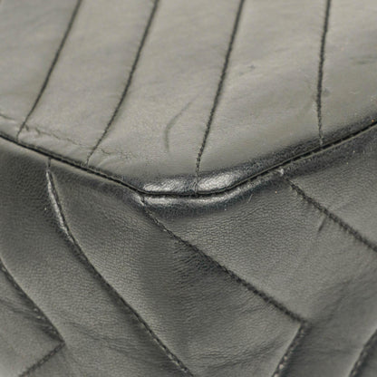 Chanel Medium Flap Tasche aus schwarzem Chevron-Lammleder mit 24K vergoldeten Beschlägen