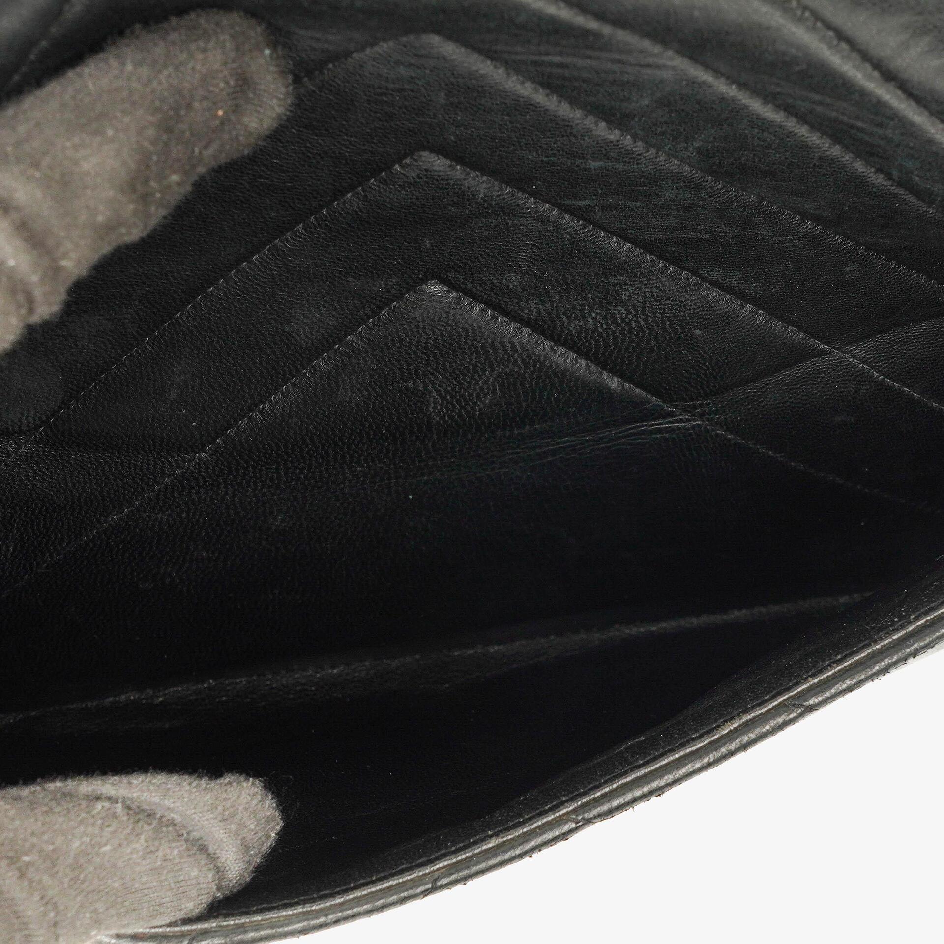Chanel Medium Flap Tasche aus schwarzem Chevron-Lammleder mit 24K vergoldeten Beschlägen