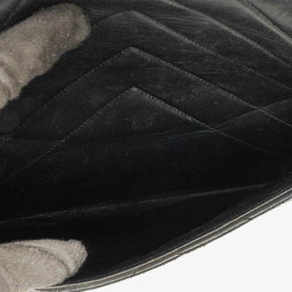 Chanel Medium Flap Tasche aus schwarzem Chevron-Lammleder mit 24K vergoldeten Beschlägen