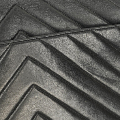 Chanel Medium Flap Tasche aus schwarzem Chevron-Lammleder mit 24K vergoldeten Beschlägen