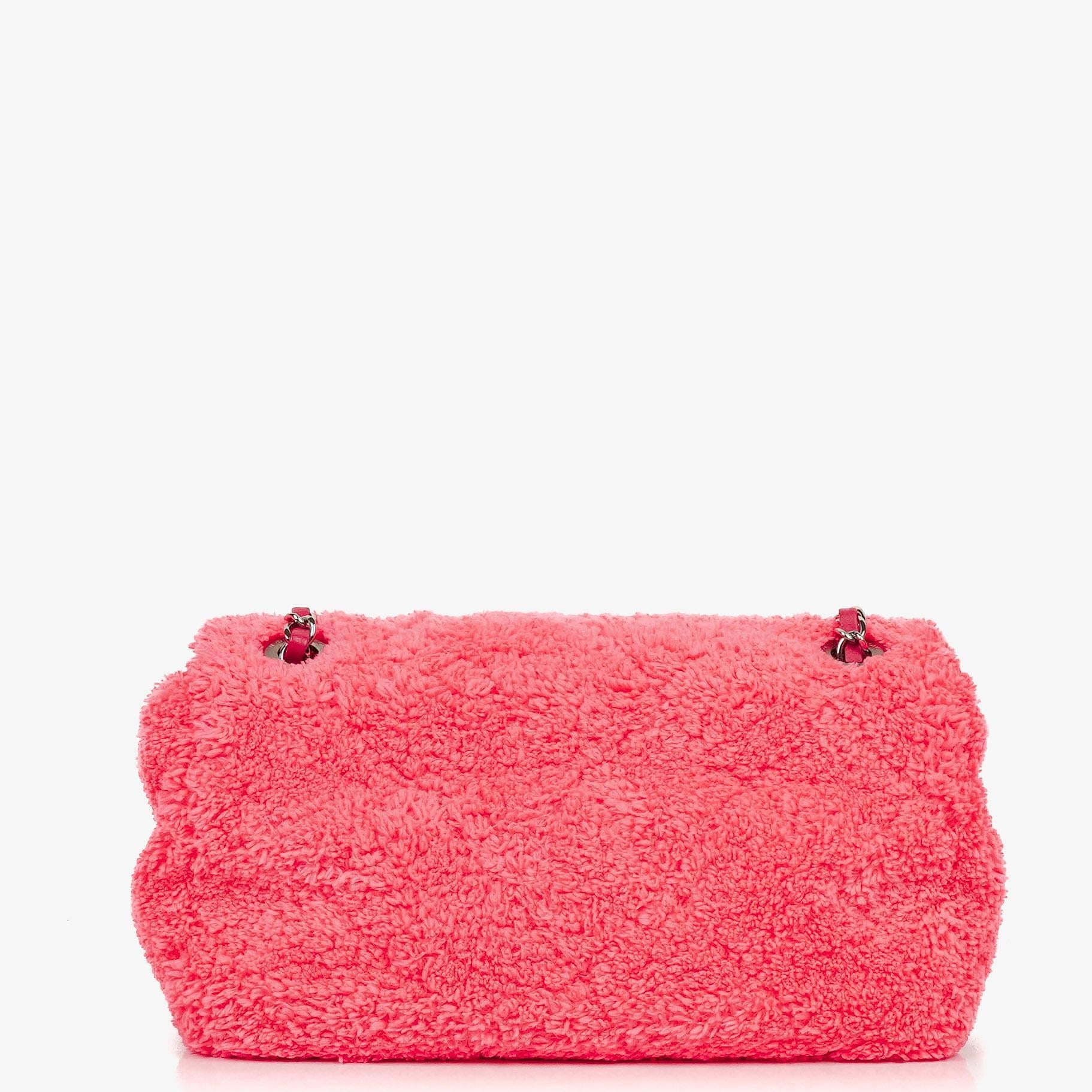 Chanel Mittlere Coco Beach Klappentasche aus gestepptem Terry-Stoff