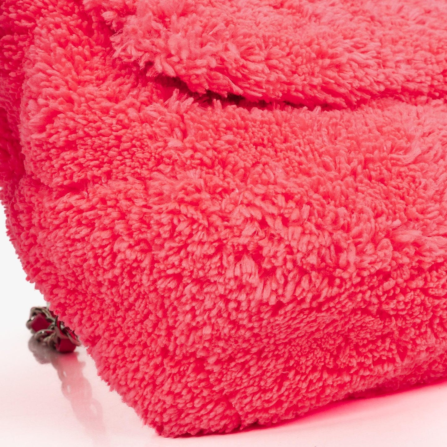 Chanel Mittlere Coco Beach Klappentasche aus gestepptem Terry-Stoff