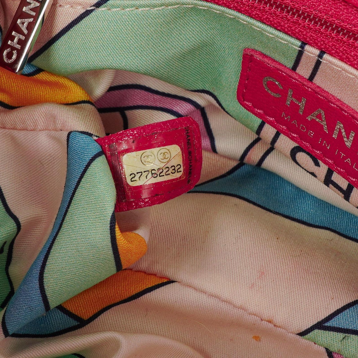 Chanel Mittlere Coco Beach Klappentasche aus gestepptem Terry-Stoff