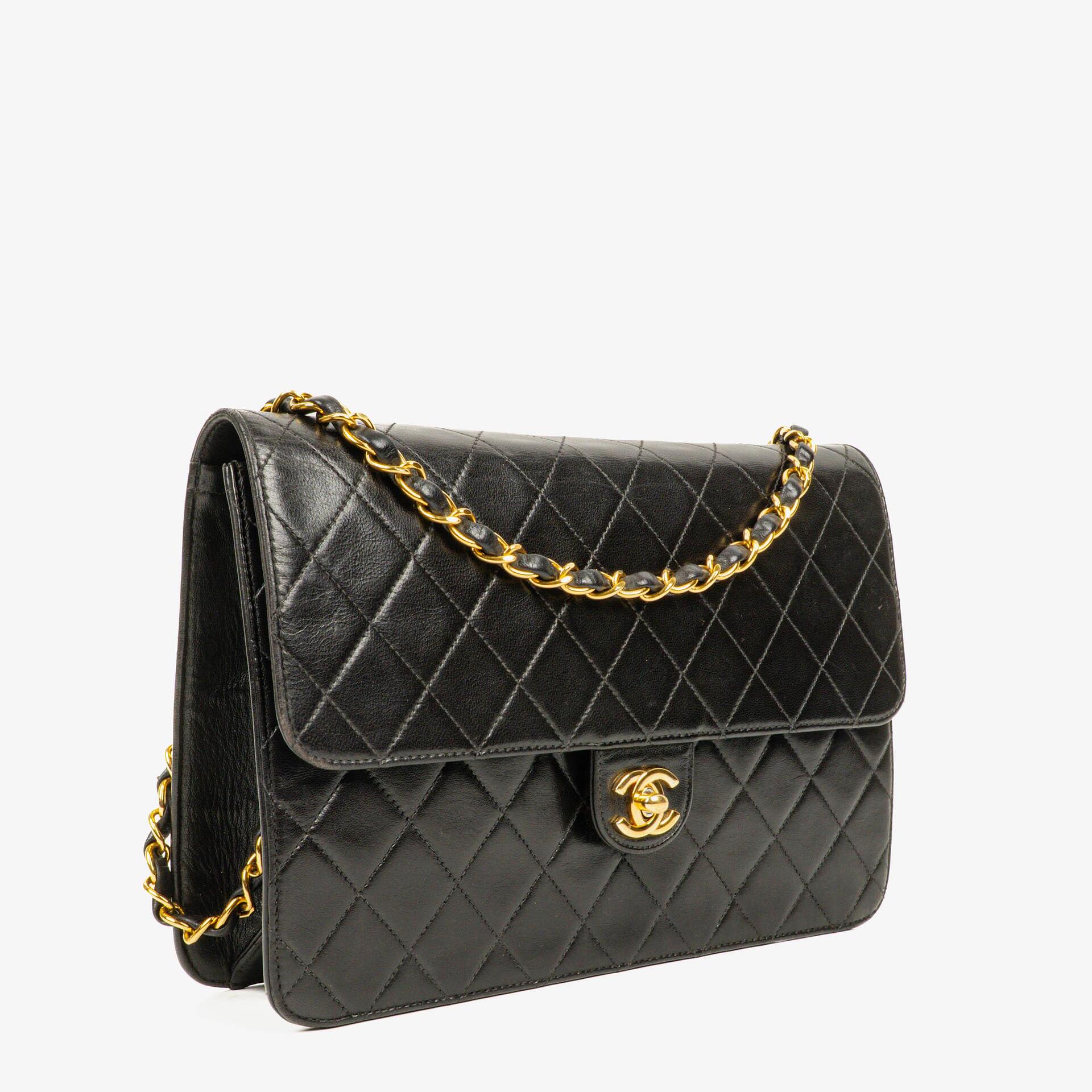 Chanel Medium Single Flap Bag aus schwarzem gestepptem Lammleder mit goldfarbenen Beschlägen
