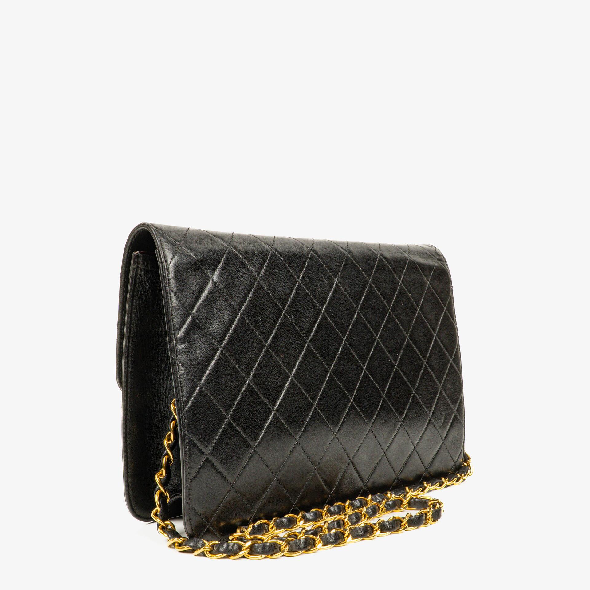 Chanel Medium Single Flap Bag aus schwarzem gestepptem Lammleder mit goldfarbenen Beschlägen