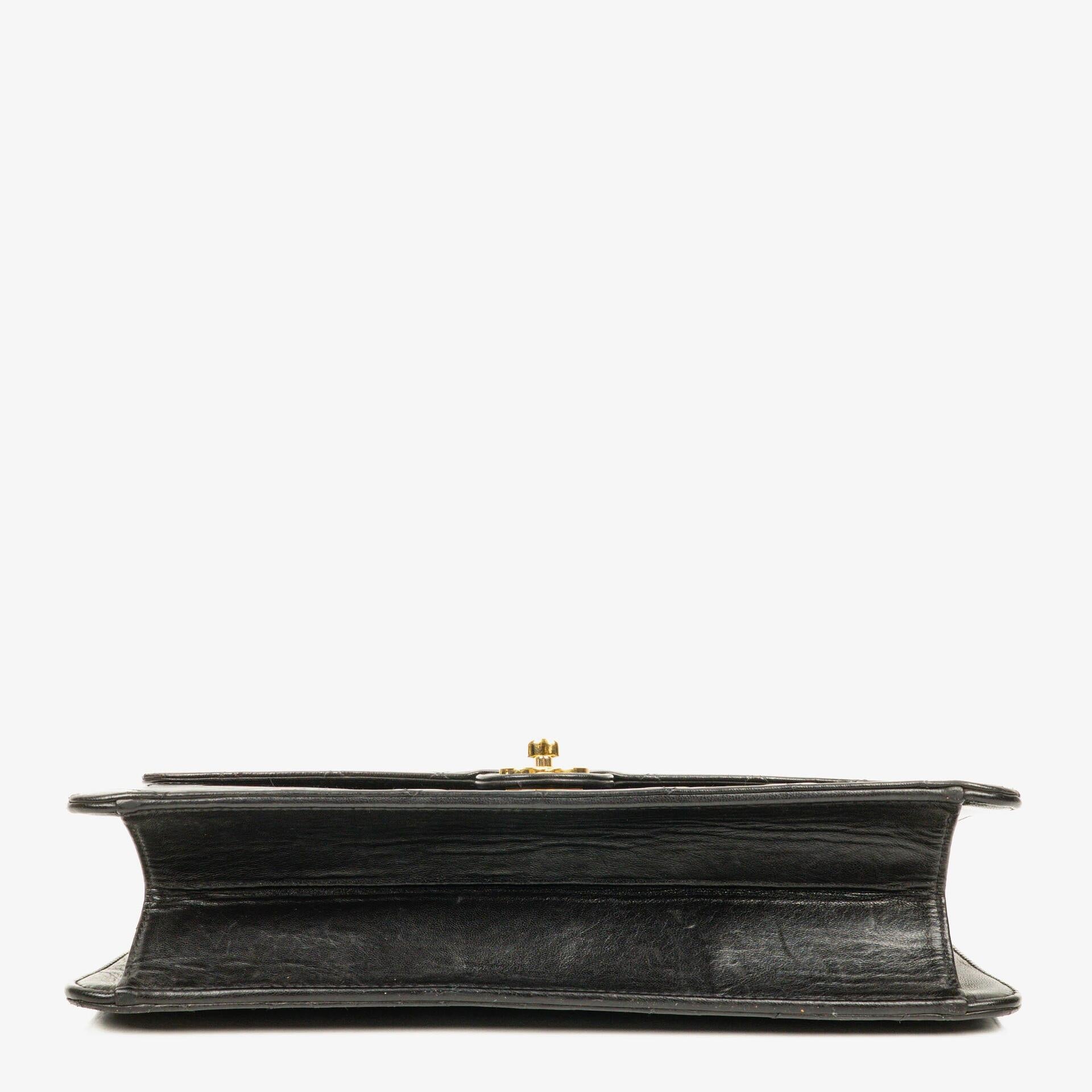 Chanel Medium Single Flap Bag aus schwarzem gestepptem Lammleder mit goldfarbenen Beschlägen